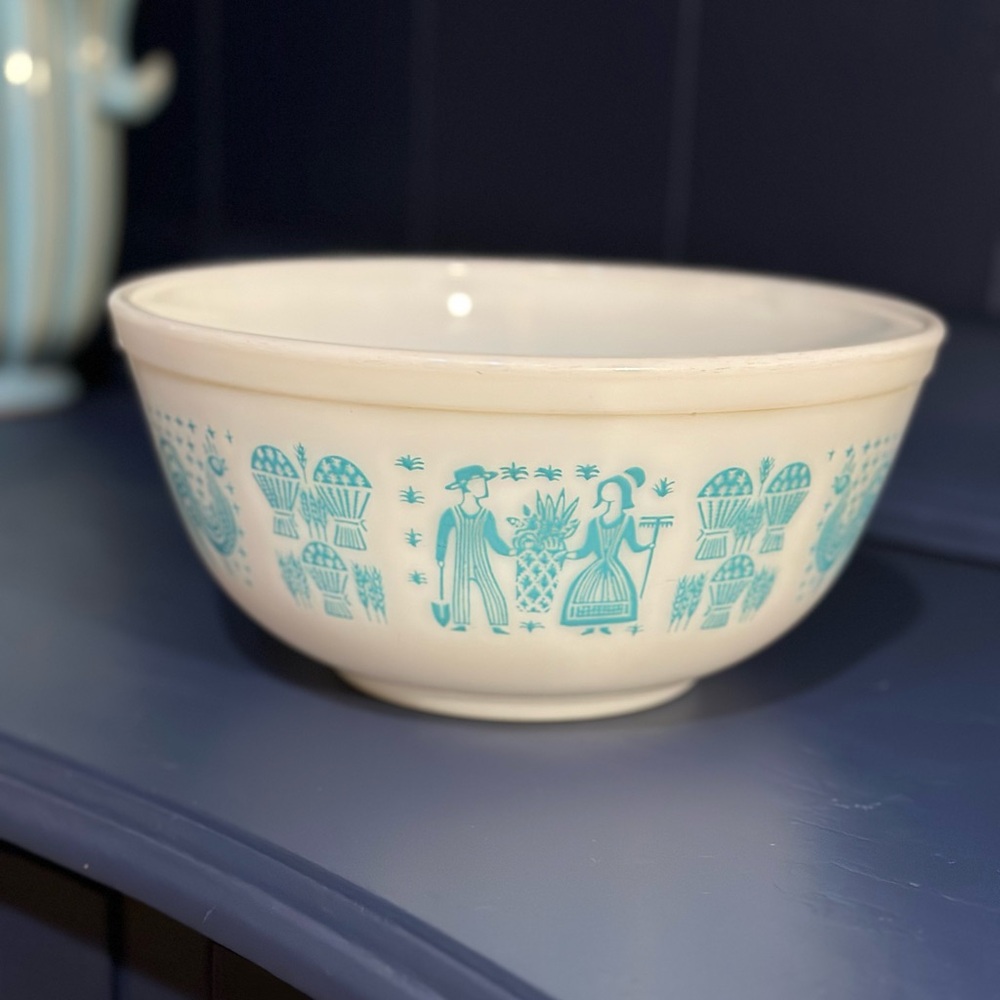 Vintage Pyrex butterprint Amish 403 mixing bowl 2 1/2 qu
